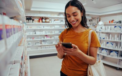 Como o acesso a medicamentos para funcionários ajuda na empresa?